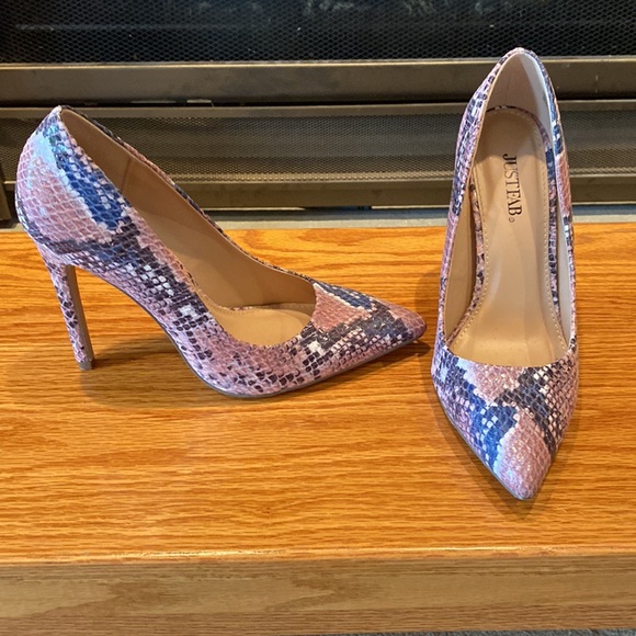 JustFab Daphne Snakeskin Stilettos Size 6.5 - Picture 2 of 4